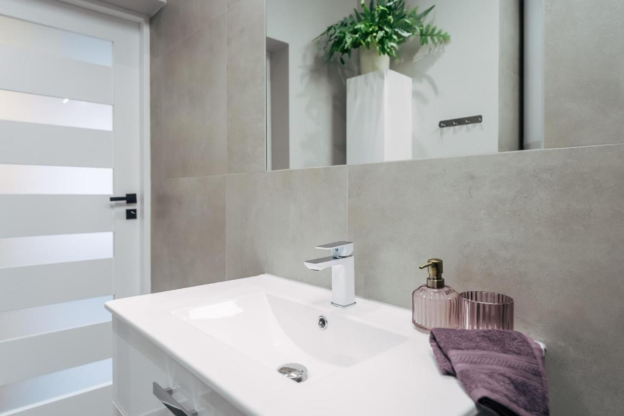 Апартаменти Greenpoint Дзьвіжино